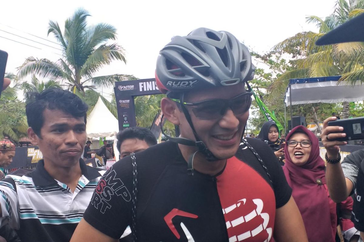 Sandiaga Uno menjadi peserta Belitung Triathlon 2019
