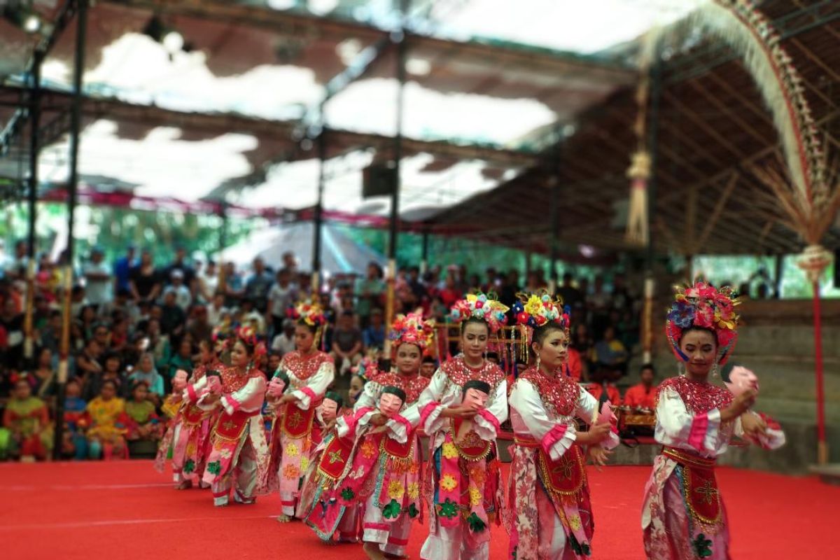 Anak-anak Betawi pentaskan tari - lagu di PKB