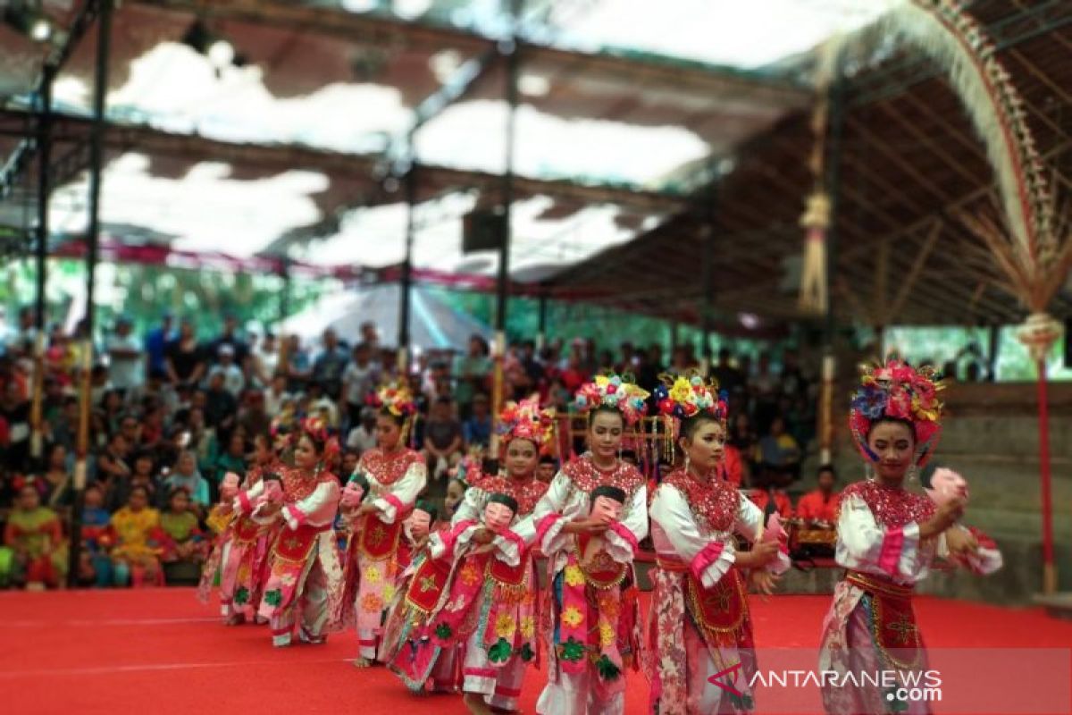 Anak-anak Betawi pentaskan tari dan lagu di pesta kesenian Bali