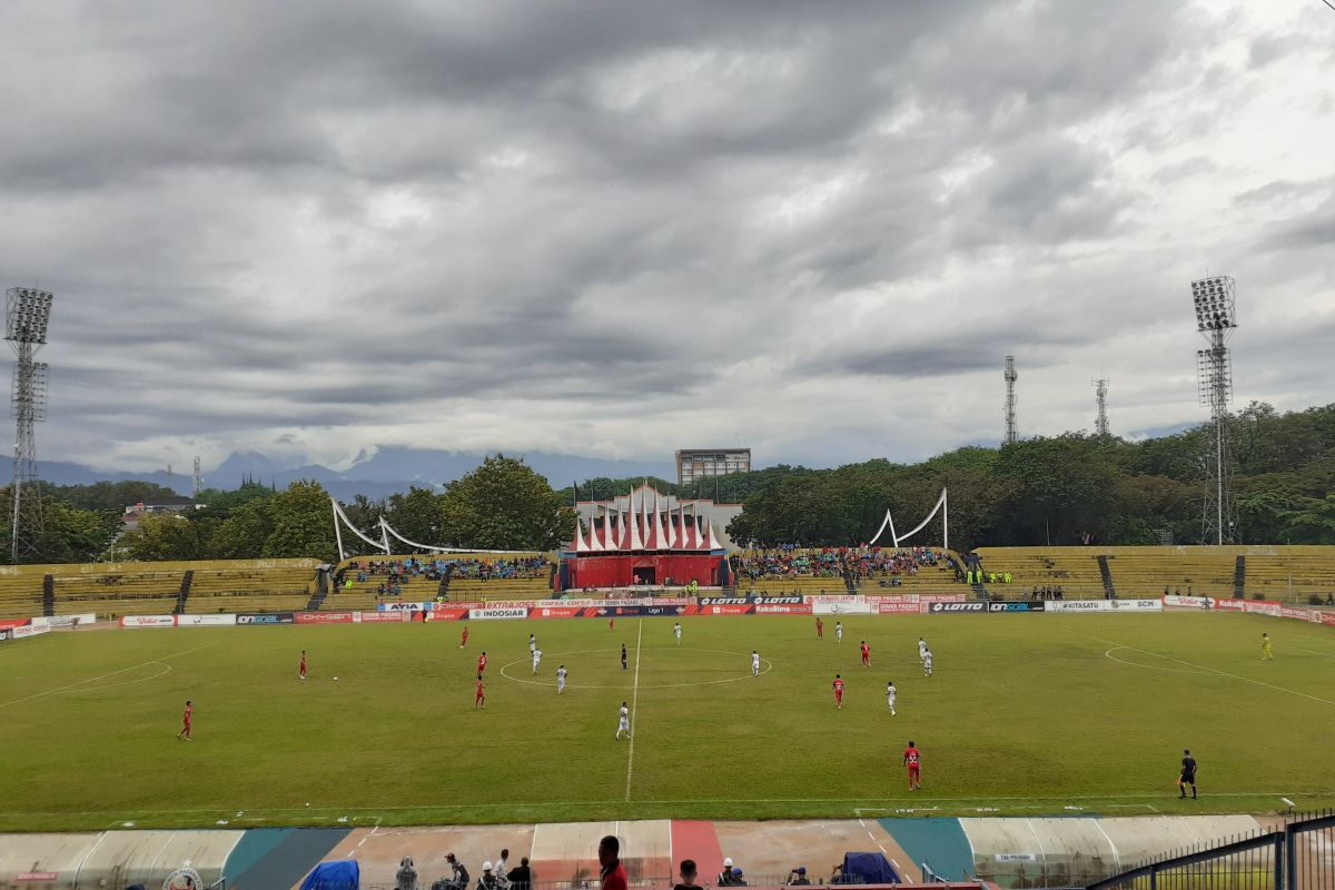 Babak pertama, Semen Padang keok