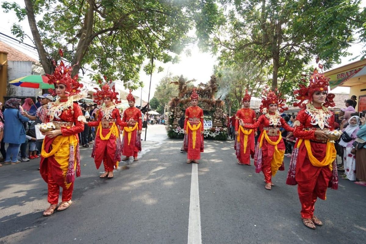 Parade mobil hias meriahkan pekan budaya dan pariwisata di Kediri