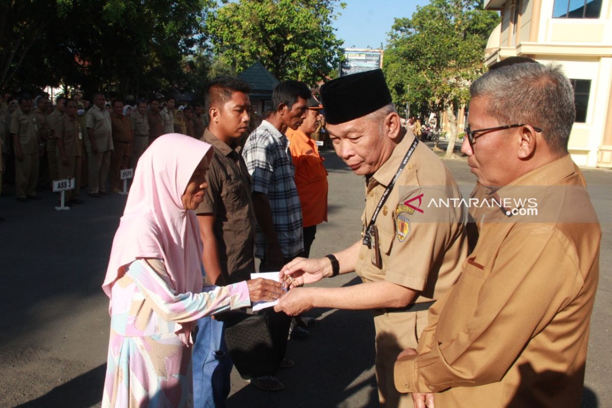 Berikut penerima bantuan korban bencana dari Pemkab HST senilai Rp53 juta