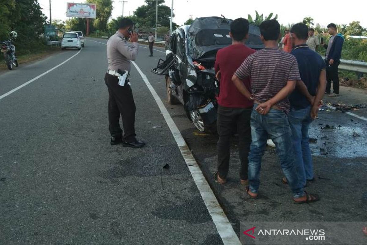 Tabrak pembatas jalan di Aceh Jaya, seorang penumpang putus kaki