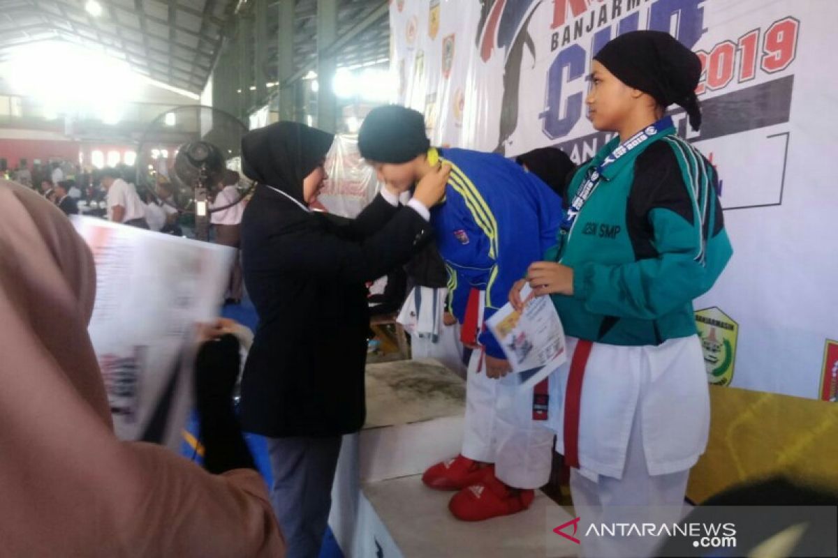 Atlet karate-do HSU sabet 12 Piala dan 7 Medali Kejuaraan KONI Banjarmasin Cup 2019