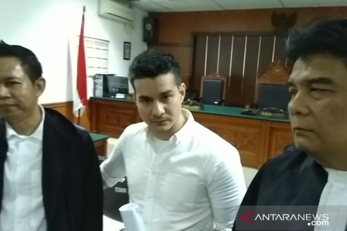 Persidangan putusan Steve Emmanuel masih ditunda