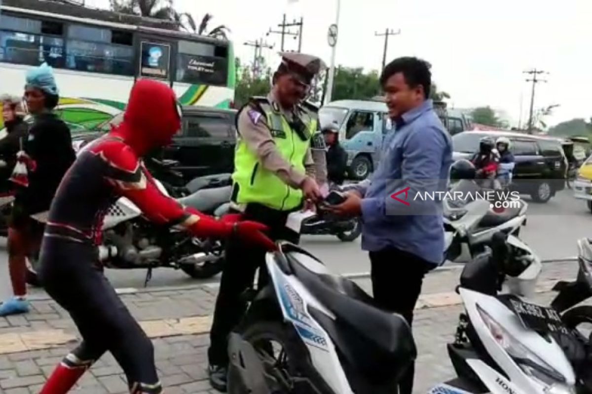 Polisi Medan tangkap superhero Spiderman