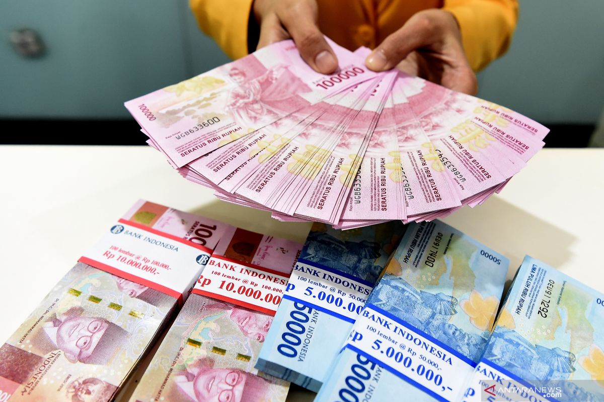 Rupiah akhir pekan menguat jelang libur  Imlek