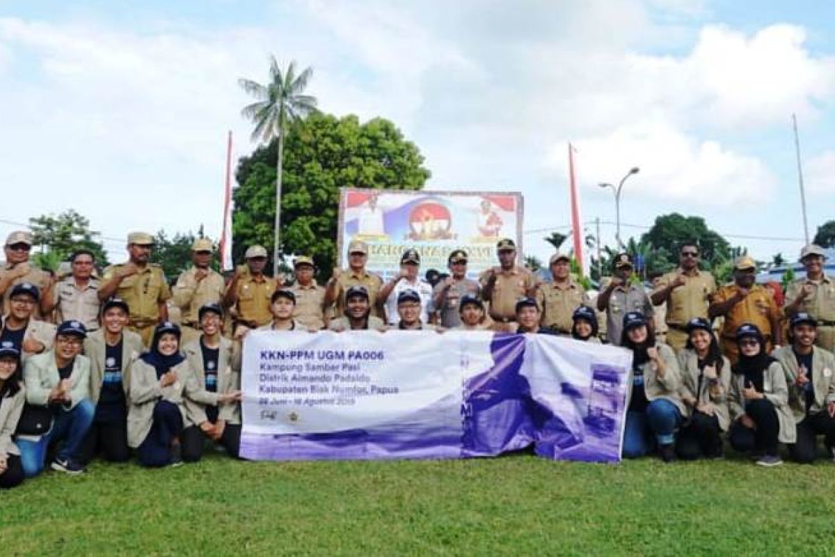 30 mahasiswa UGM KKN-PPM di Pulau Samberpasi Biak