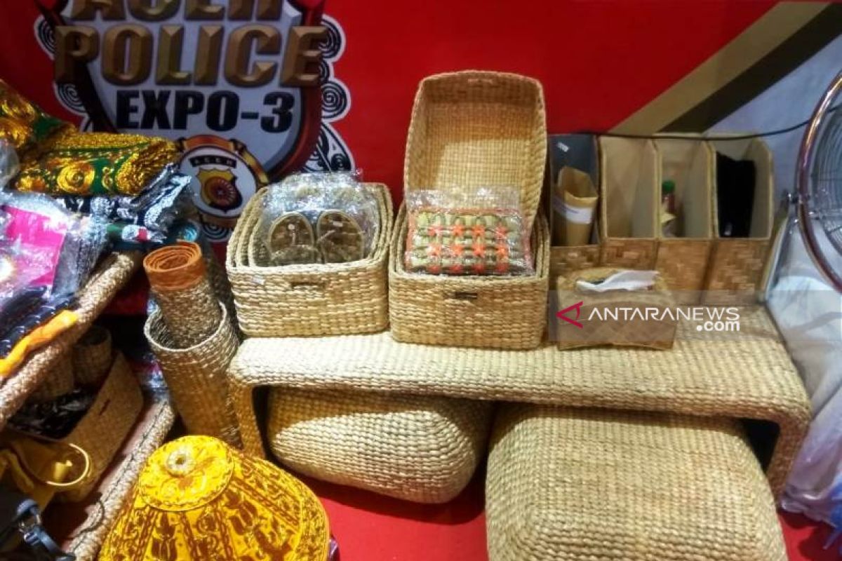 Aceh Barat promosikan kerajinan eceng gondok dan kue tradisional