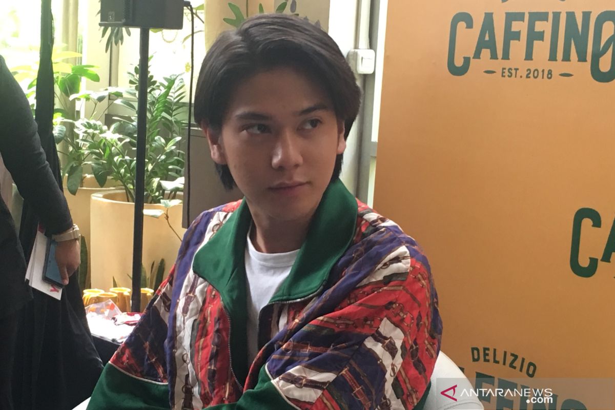 Iqbaal Ramadhan dan budaya kopi dari luar negeri