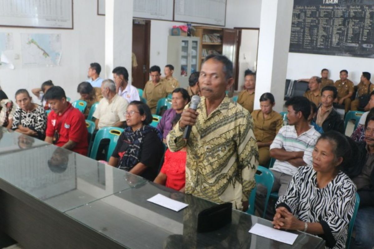 Pemkab Samosir serahkan tali asih bencana kebakaran