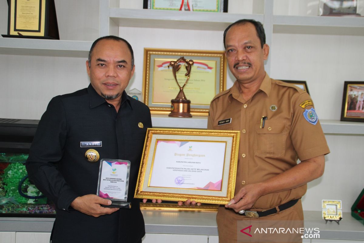 Pemkab Labuhanbatu raih penghargaan dari Kemensos