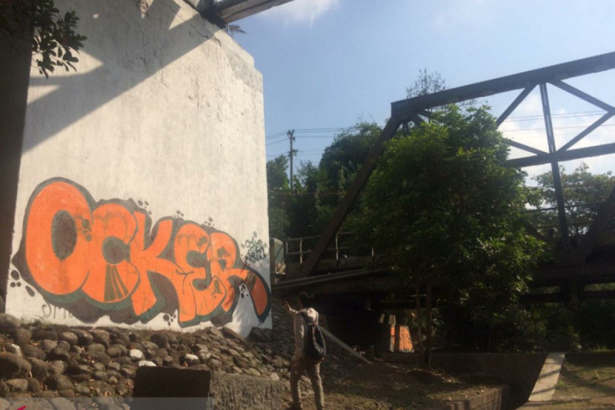 BCB Jembatan Pangukan Sleman menjadi sasaran aksi vandalisme