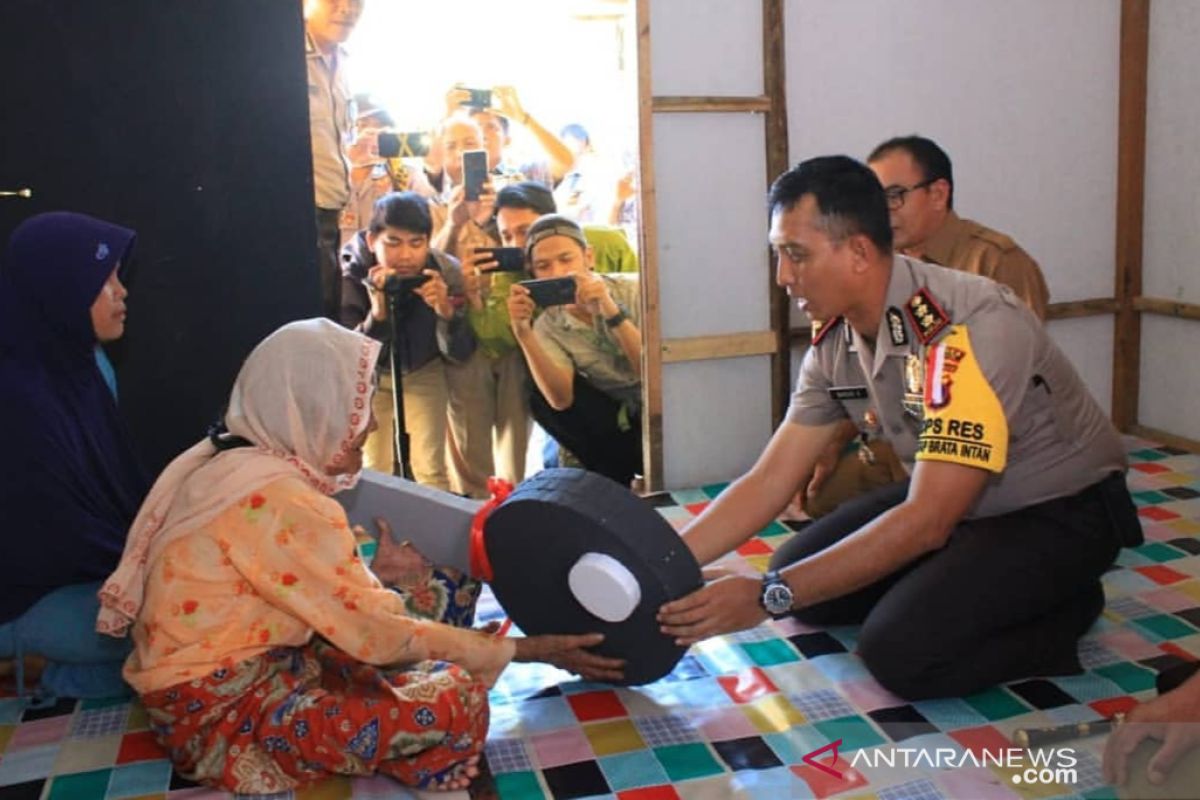 Polres Tapin bedah rumah Hamdanah