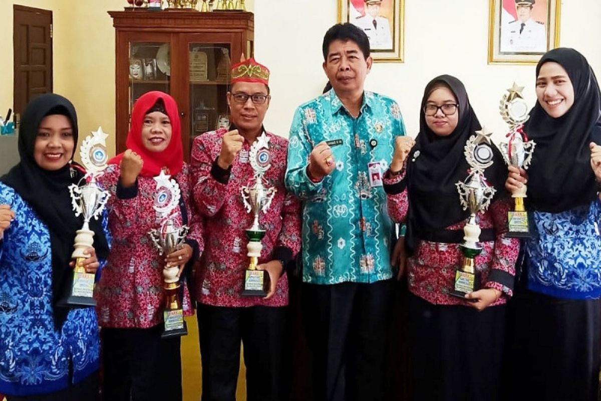 Kotim juara umum lomba guru dan kepala sekolah berprestasi