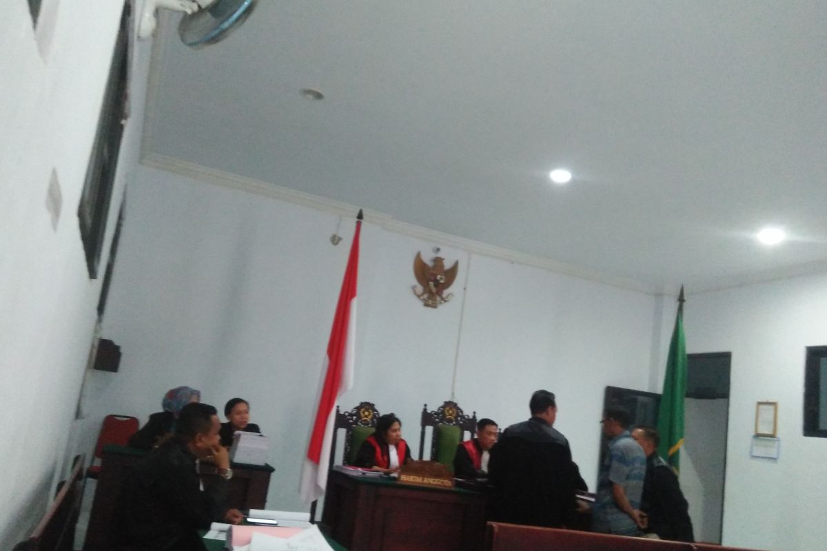 Tersangka korupsi DD - ADD di desa Air Besar sodorkan kwitansi kosong