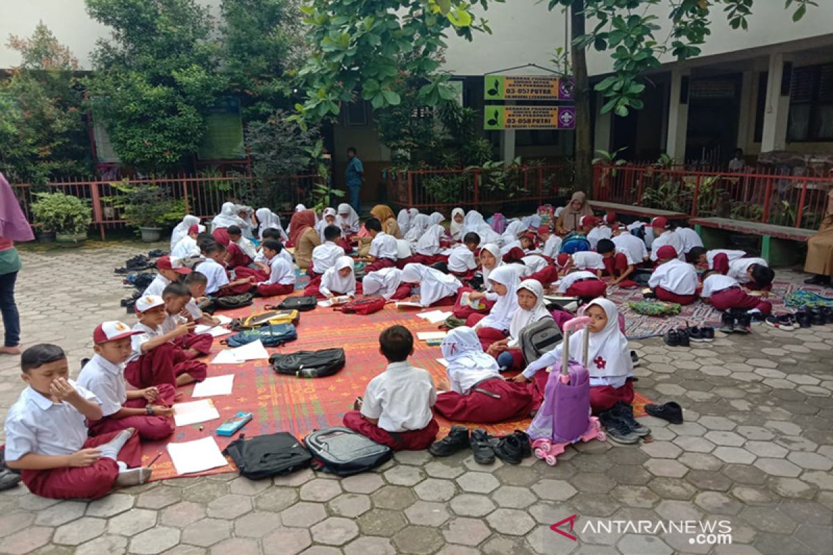 Kadisdik Pekanbaru bantah siswa SDN 01 Jalan A Yani kekurangan ruang kelas