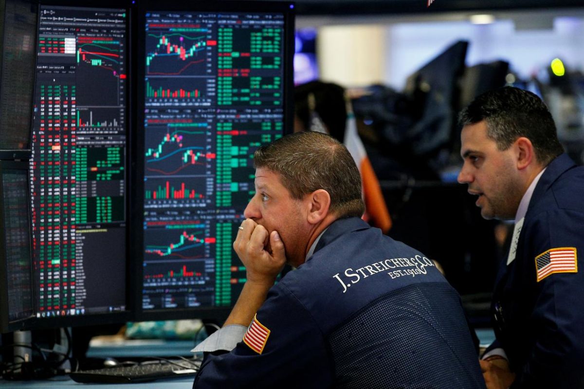 Wall Street tertekan sektor ritel tekan Dow dan S&P berakhir lebih rendah