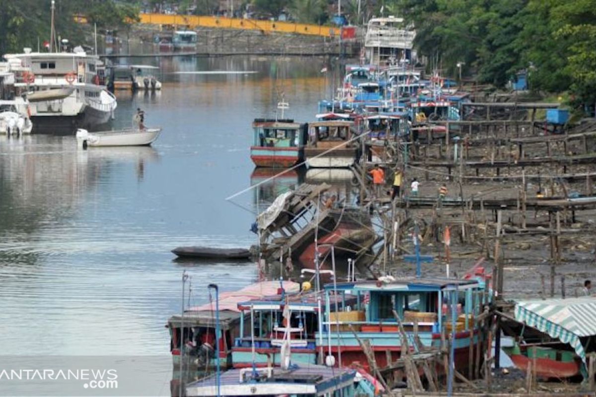 Padang akan bersihkan sampah dan bangkai kapal di Batang Arau