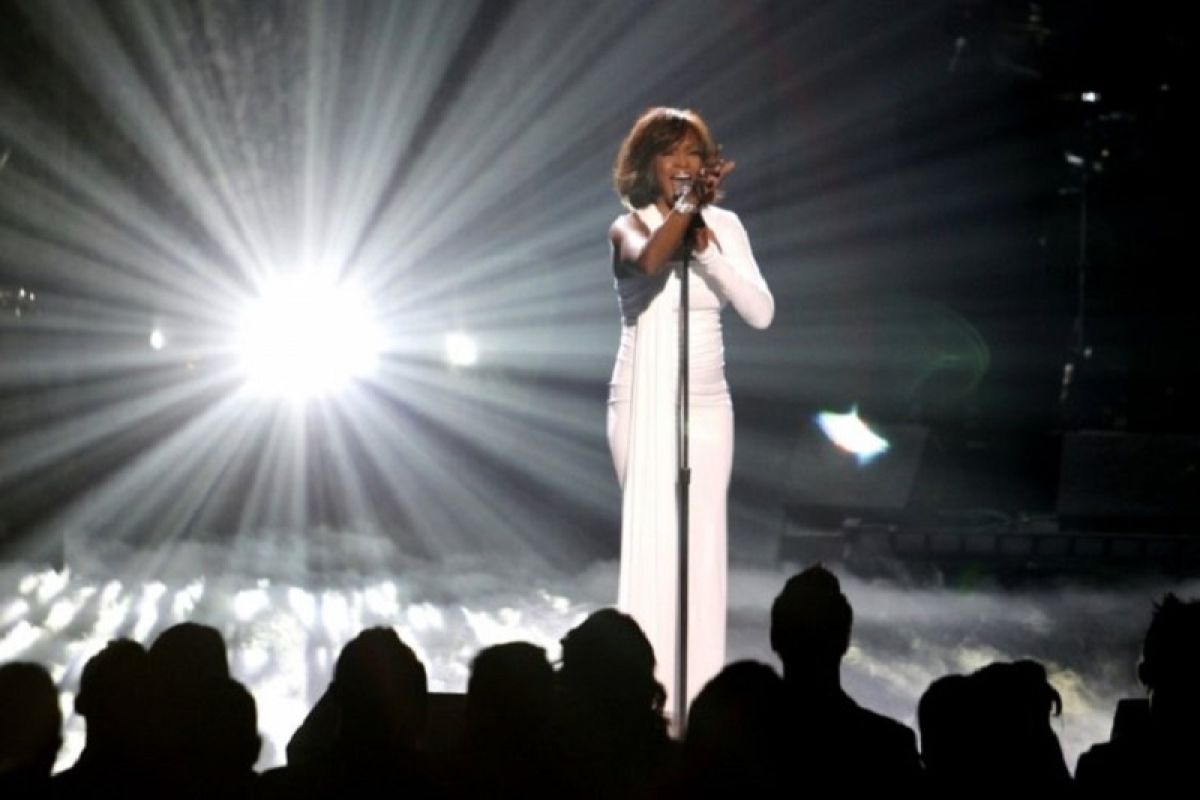 Lagu Whitney Houston masuk  tangga Billboard Hot 100