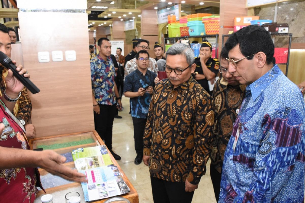 Kemenperin genjot daya saing industri plastik dan karet