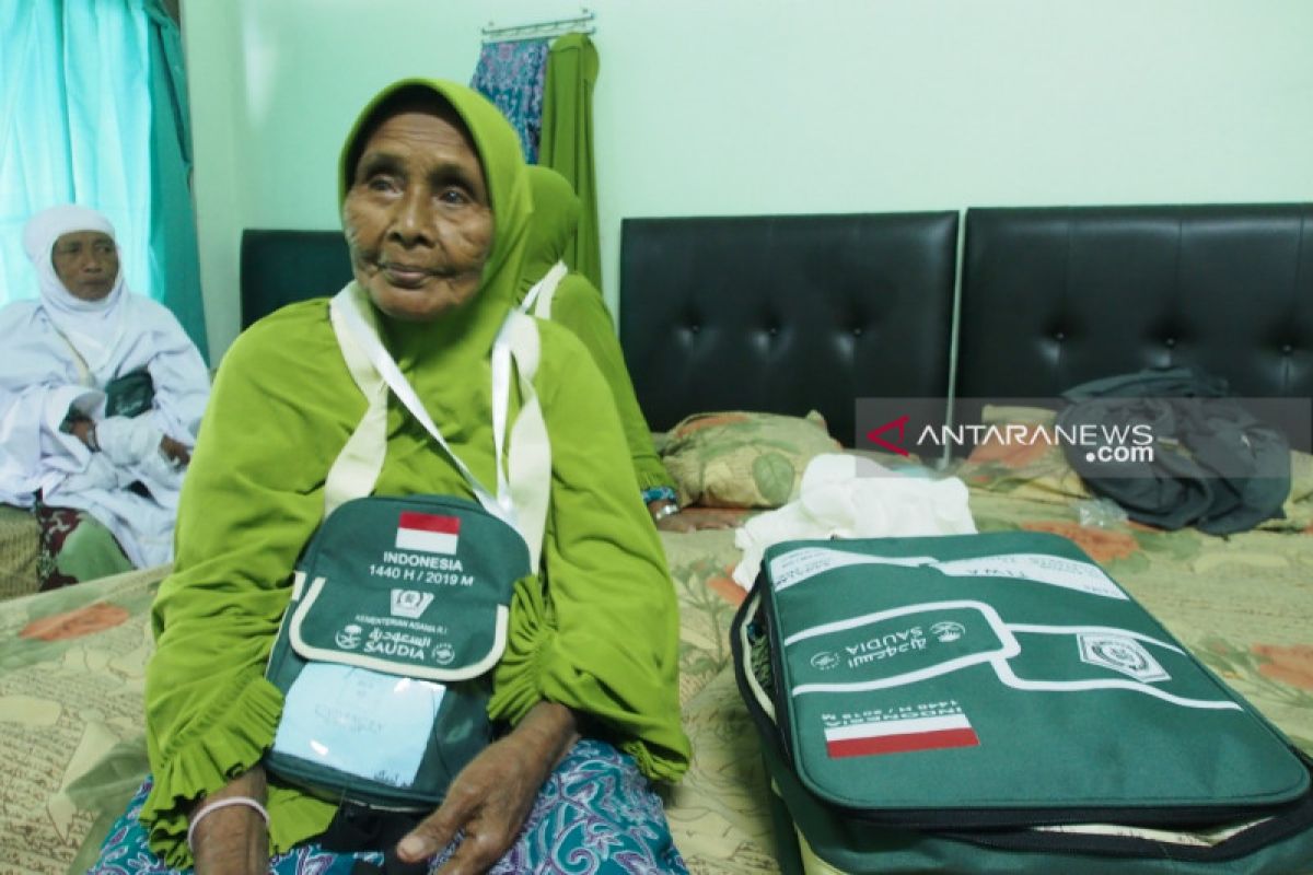 Tiwa tercatat calon haji tertua melalui Embarkasi Surabaya