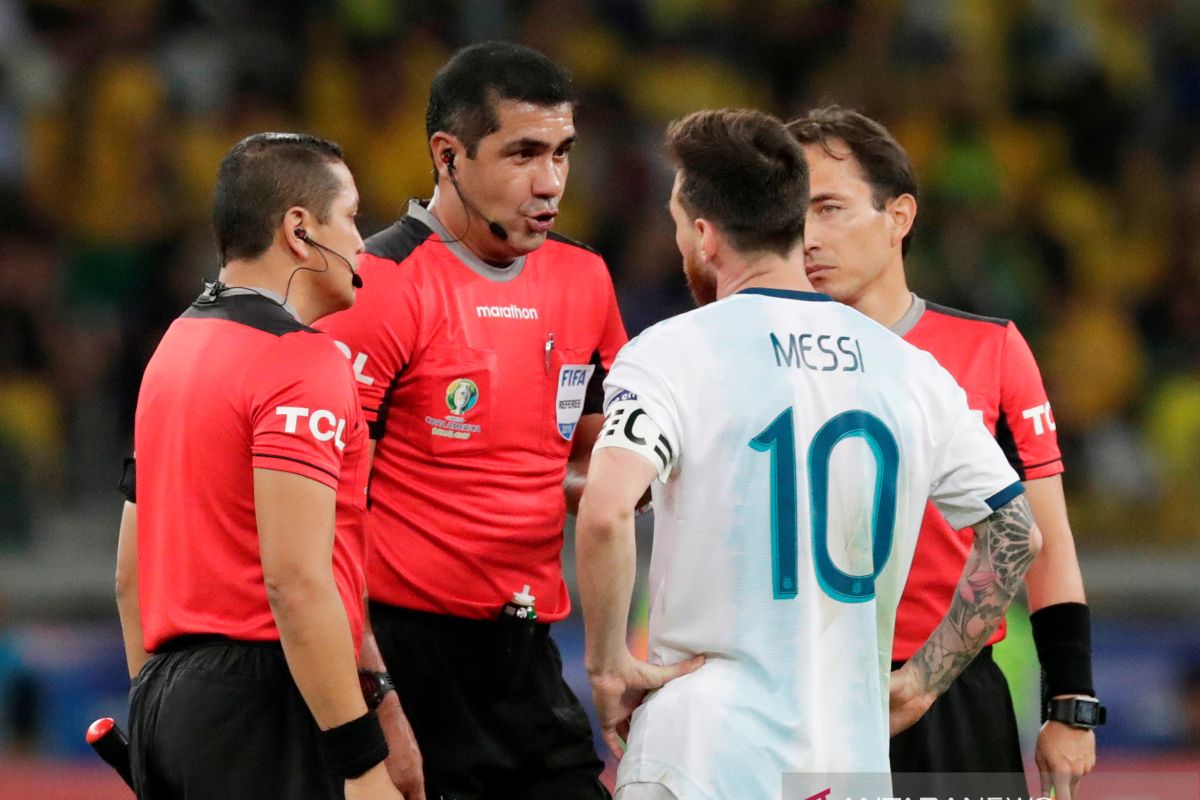 Wasit Argentina vs Brasil akhirnya buka suara terkait tudingan Messi