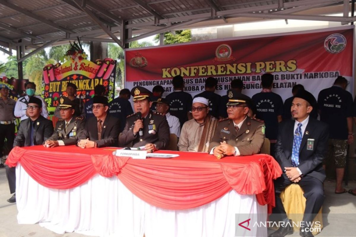 Video : Polres HSS konferensi pers pengungkapan kasus dan pemusnahan barang bukti