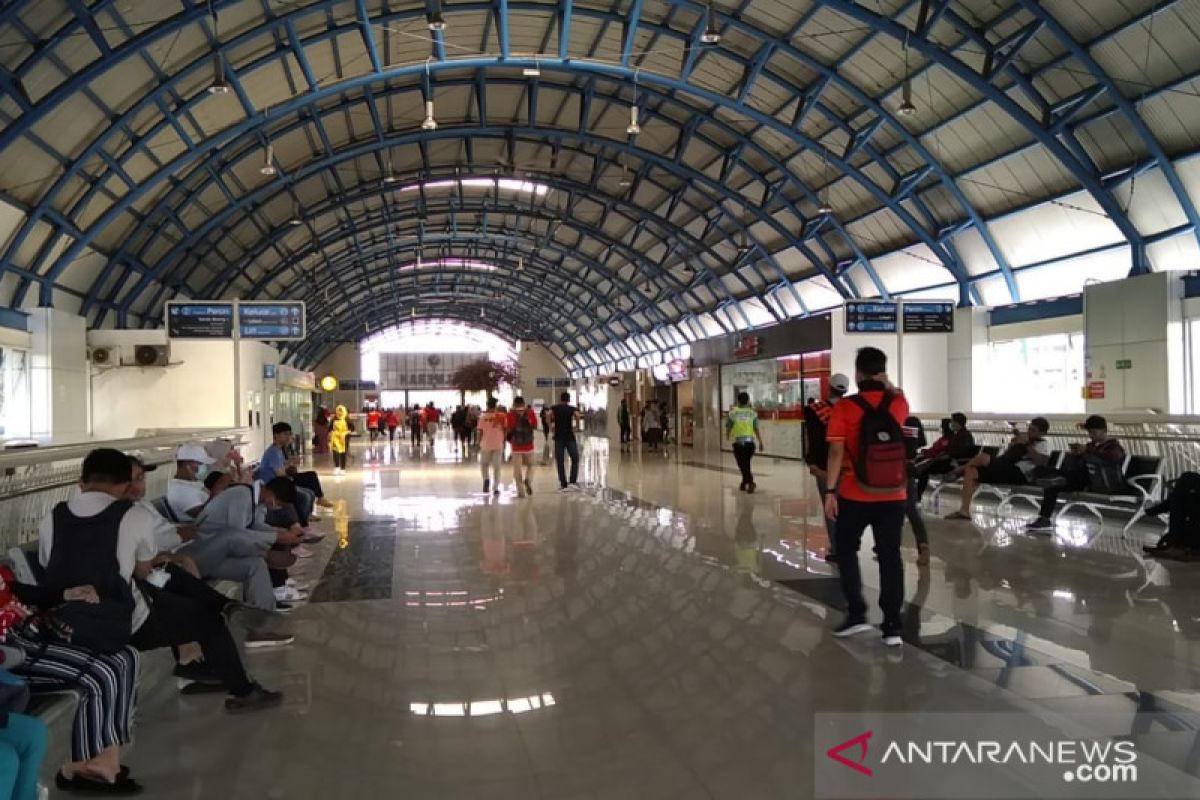 Suporter Persija mulai tiba di Stasiun Palmera Jakarta Selatan