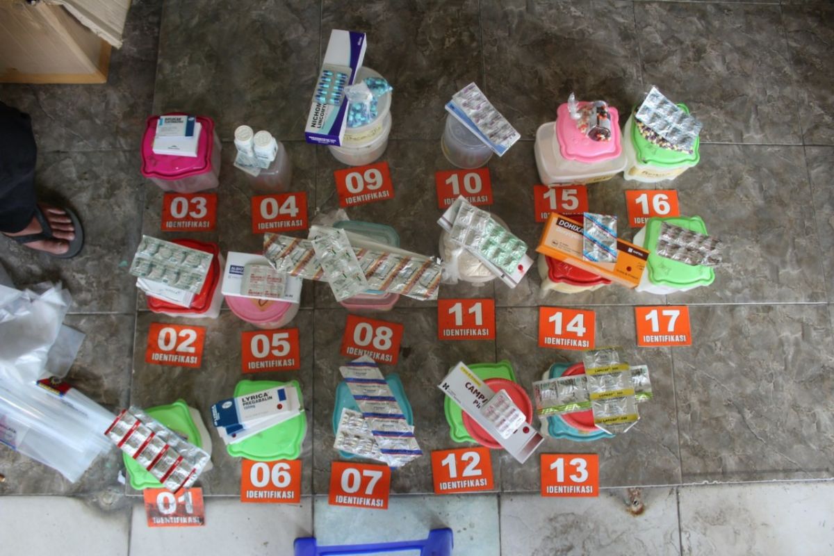 Pemilik pabrik obat palsu di Semarang ditangkap