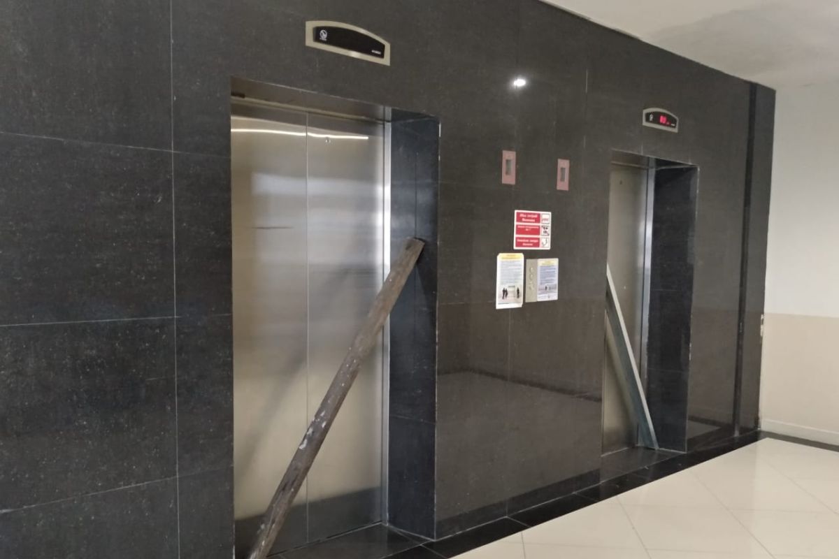 Direktur RS Siti Rahmah terjebak di dalam lift RS M Djamil