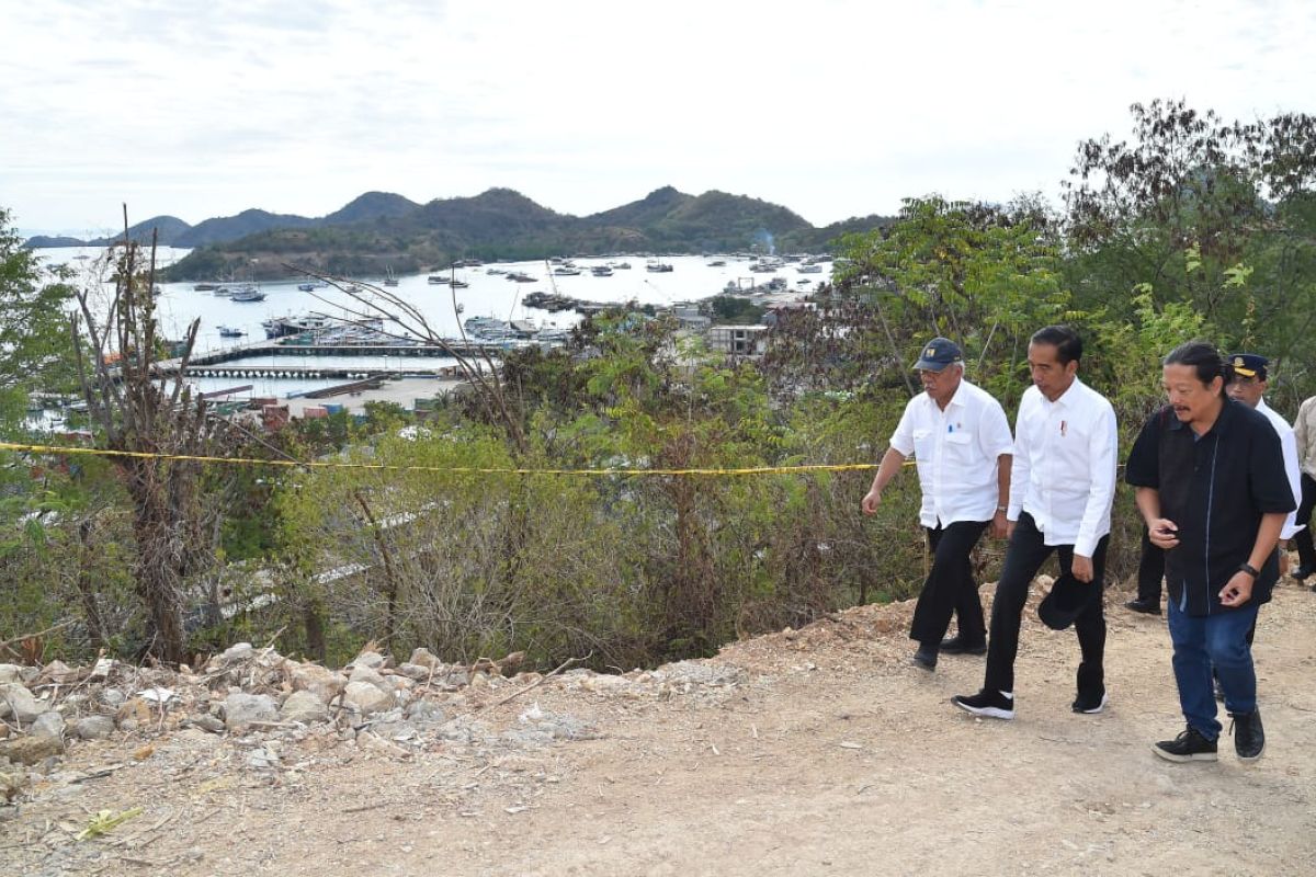 Jokowi visits new tourist spots in Labuan Bajo