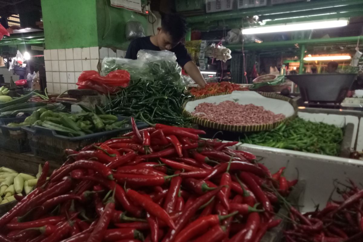 Harga cabai naik, komoditas lain stabil di Pasar Jatinegara