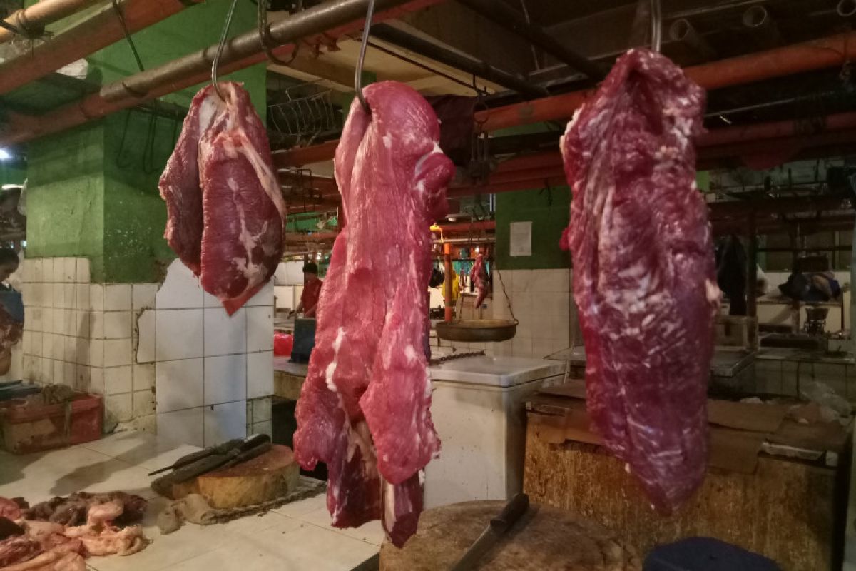 Penjualan daging sapi di Pasar Jatinegara turun