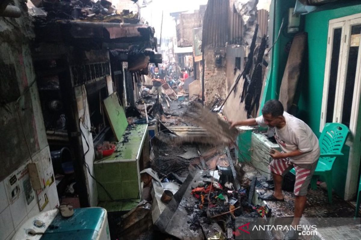 Sekitar 1.400 jiwa diungsikan akibat kebakaran di Tebet Jaksel