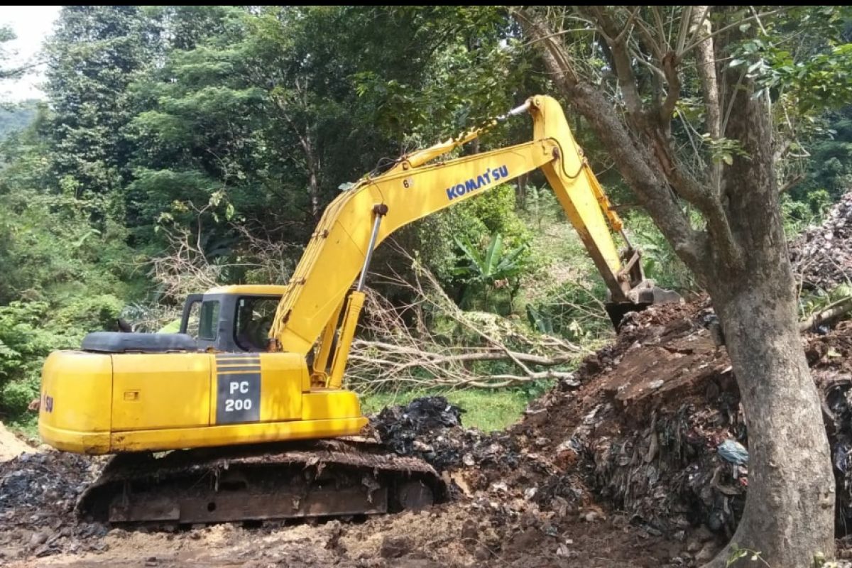 Pemkot Bandarlampung bersihkan longsoran di TPA Bakung