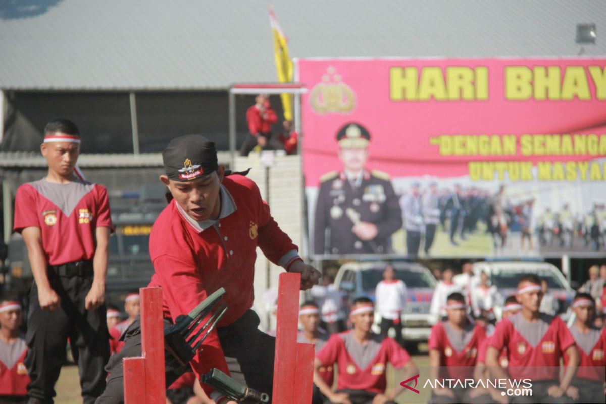 Merpati Putih meriahkan perayaan HUT Bhayangkara ke-73 di Mataram