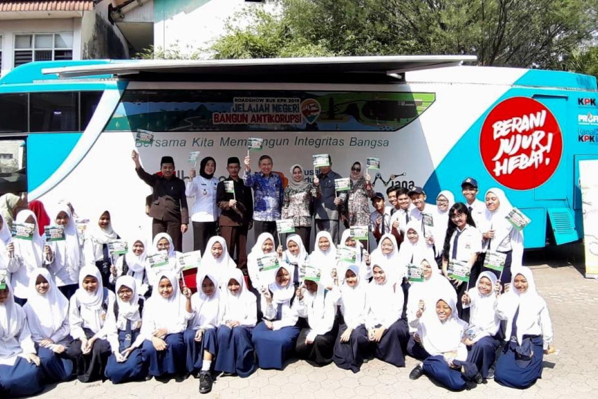 Wali Kota Ika Puspitasari buka roadshow bus KPK 2019 Kota Mojokerto