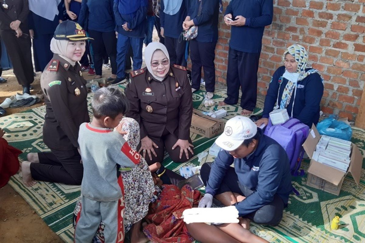 Kejati Jambi gelar sunatan massal warga SAD Padang Kelapo