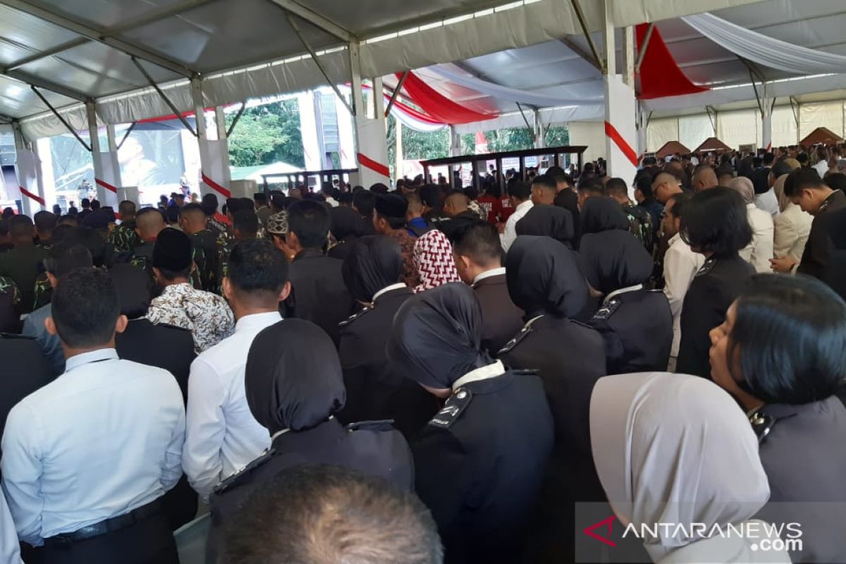 Kapolda Sultra pimpin doa untuk kru helikopter TNI jatuh di Papua