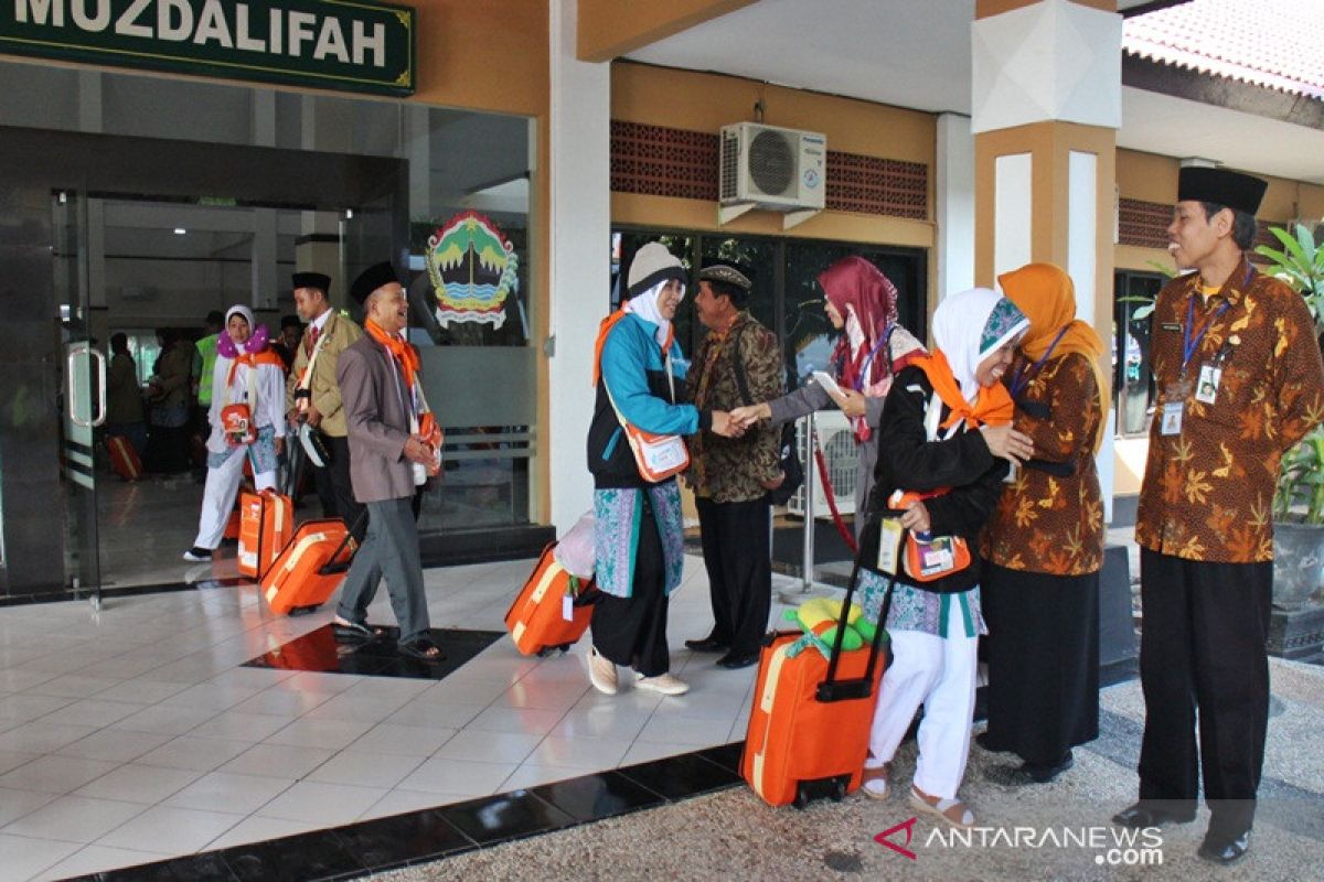 Calhaj batal berangkat karena sedang hamil