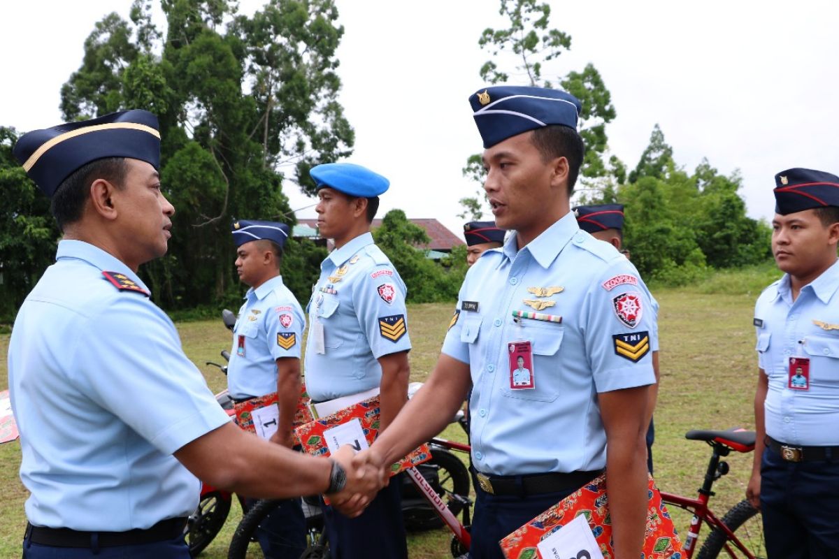 Pangkoopsau III: Prajurit harus menjadi teladan di masyarakat