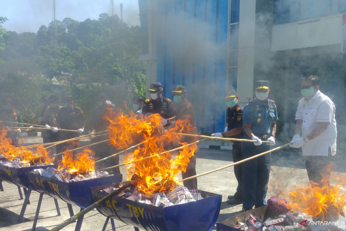 BC Padang musnahkan 4,2 juta batang rokok Ilegal