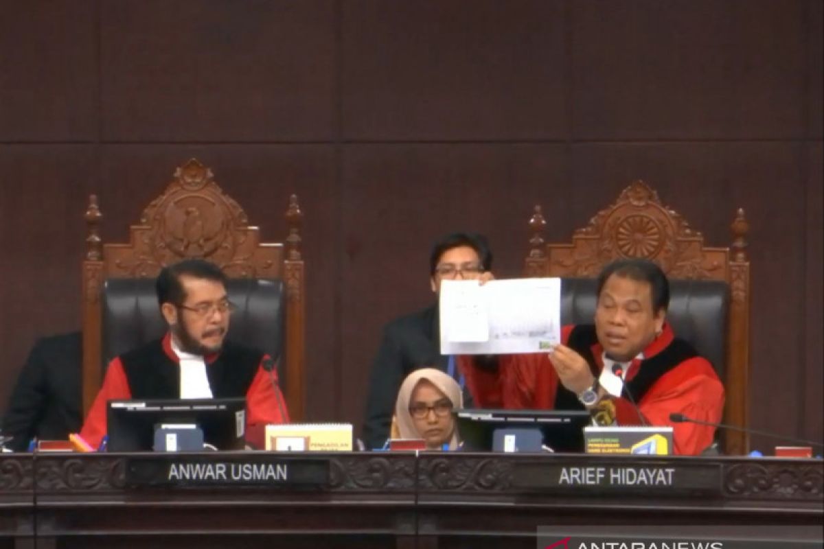 Sidang Pileg, hakim tegur pemohon karena bukti yang berantakan