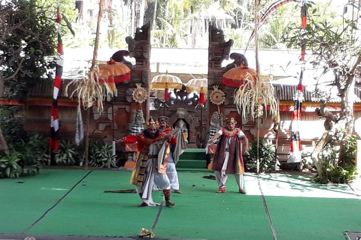 Menikmati Tari Barong di Batubulan Gianyar (Video)