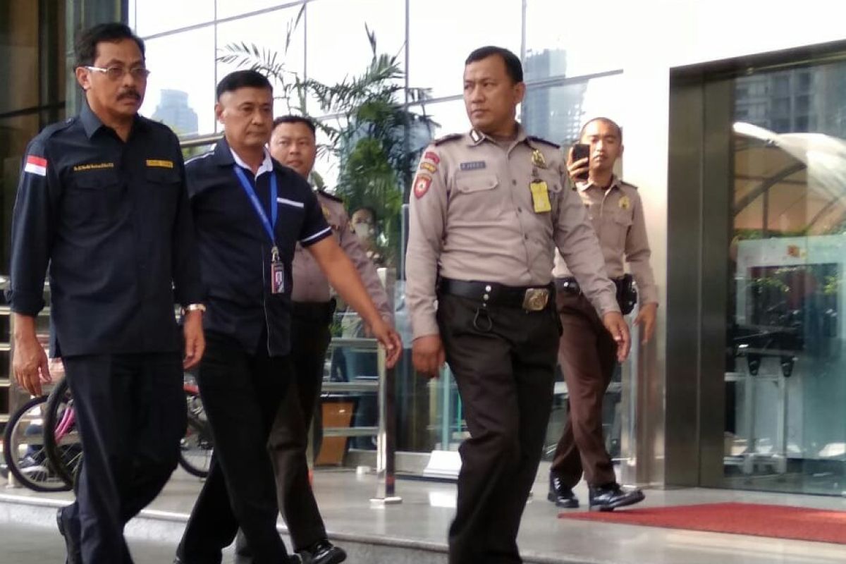 Gubernur Kepri Nurdin Basirun jalani pemeriksaan di KPK