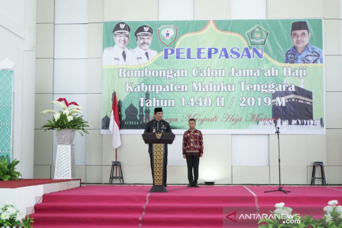 Bupati lepas 97 jemaah calon haji asal Maluku Tenggara