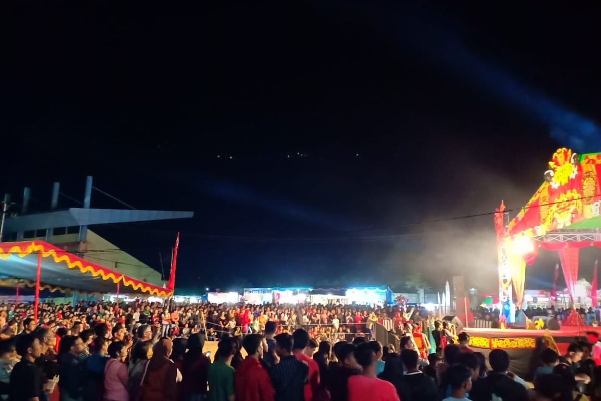 Ribuan warga padati malam Gawai Dayak Sintang 2019