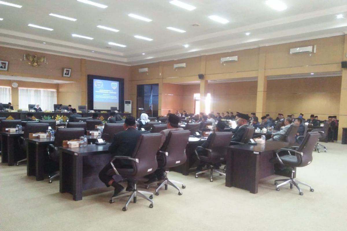 Bupati sampaikan ekonomi OKU Timur membaik ke DPRD