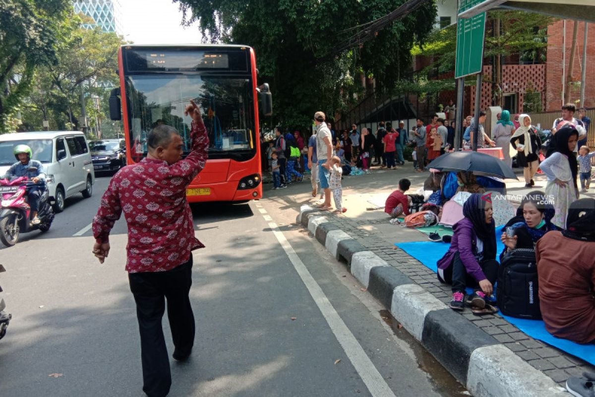 Bus Transjakarta disiapkan angkut pencari suaka Kebon Sirih